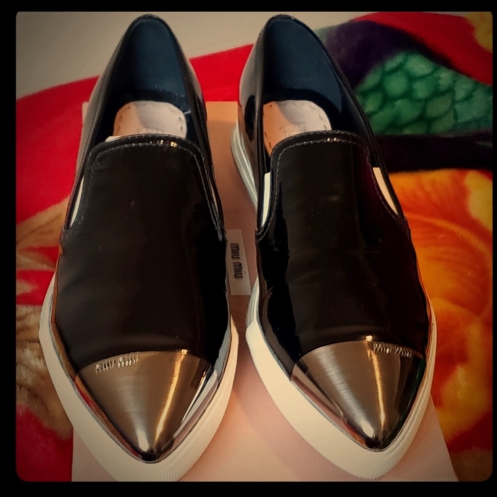 Metallic pointed toe flats